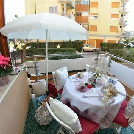 Fuer 6 Personen Ca 95 Qm In Viareggio, Toskana Provinz Lucca 비아레지오