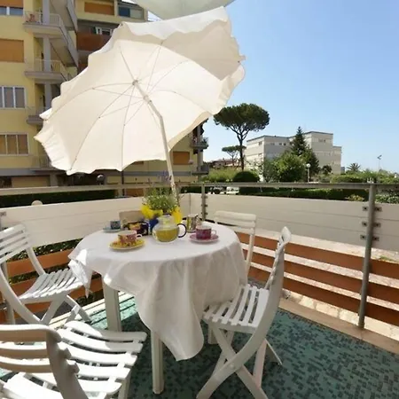 Fuer 6 Personen Ca 95 Qm In Viareggio, Toskana Provinz Lucca *