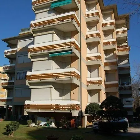 Fuer 6 Personen Ca 95 Qm In Viareggio, Toskana Provinz Lucca *