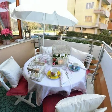 Fuer 6 Personen Ca 95 Qm In Viareggio, Toskana Provinz Lucca فياريجيو