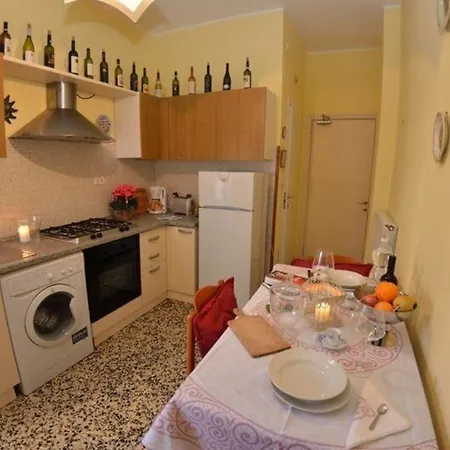 Fuer 6 Personen Ca 95 Qm In Viareggio, Toskana Provinz Lucca * فياريجيو